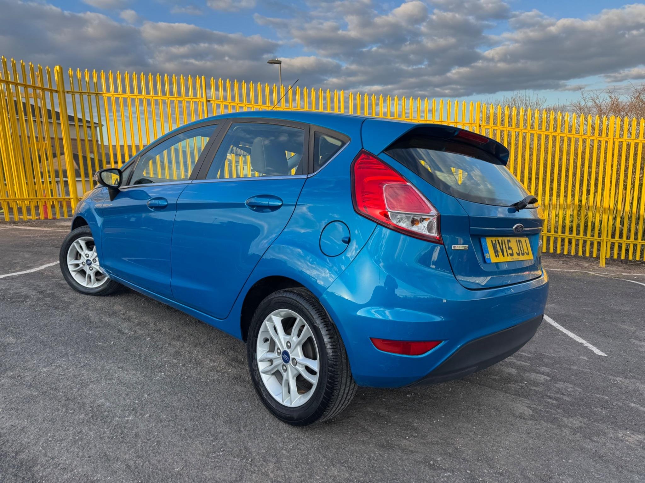 Used 2015 Ford Fiesta 1.0T EcoBoost Zetec Euro 5 (s/s) 5dr for sale in ...